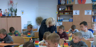 London schools to benefit from air filters in cleaner air initiative School teacher with children in classroom | Hillingdon Today