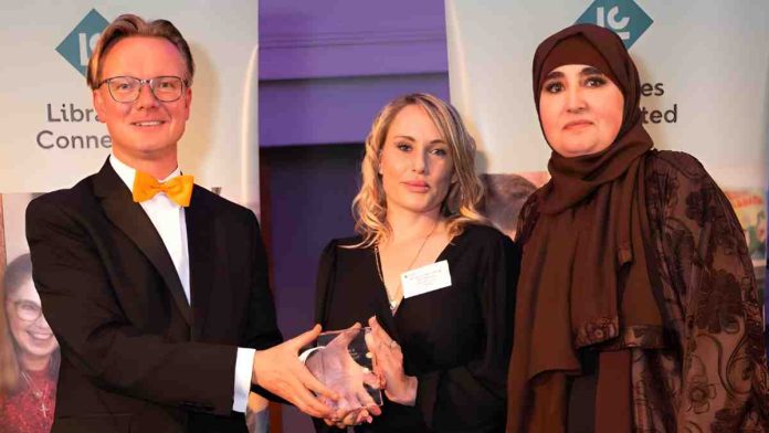 Library service staff receive prestigious national award | Hillingdon Today