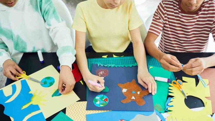 Kids crafting | Hillingdon Today